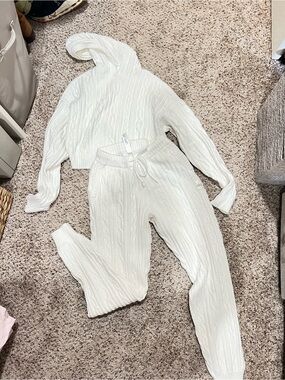 ALO Yoga Cream Cable-Knit Joggers